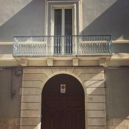 Palazzo Romanelli B&B ตรานิ ภายนอก รูปภาพ