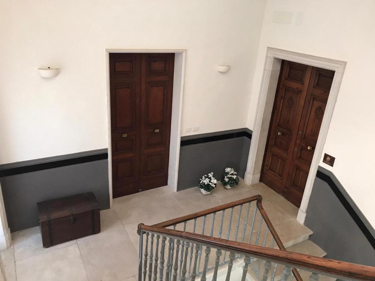 Palazzo Romanelli B&B ตรานิ ภายนอก รูปภาพ