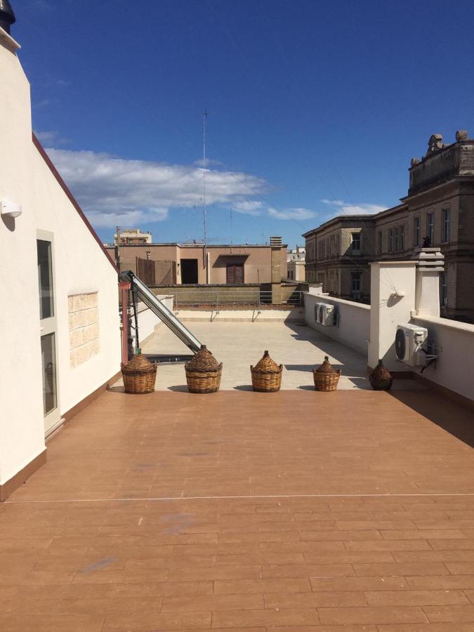 Palazzo Romanelli B&B ตรานิ ภายนอก รูปภาพ