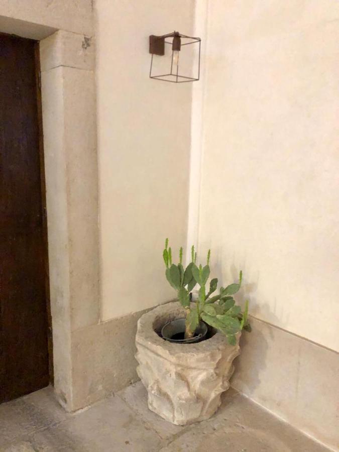 Palazzo Romanelli B&B ตรานิ ภายนอก รูปภาพ