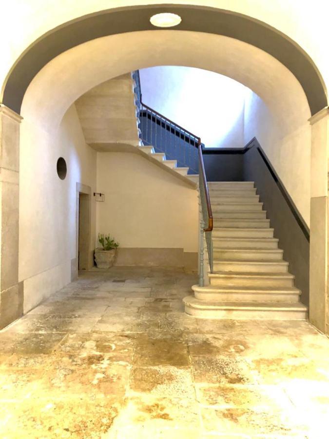 Palazzo Romanelli B&B ตรานิ ภายนอก รูปภาพ