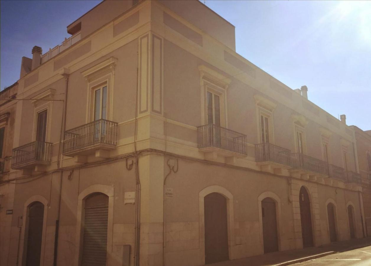 Palazzo Romanelli B&B ตรานิ ภายนอก รูปภาพ