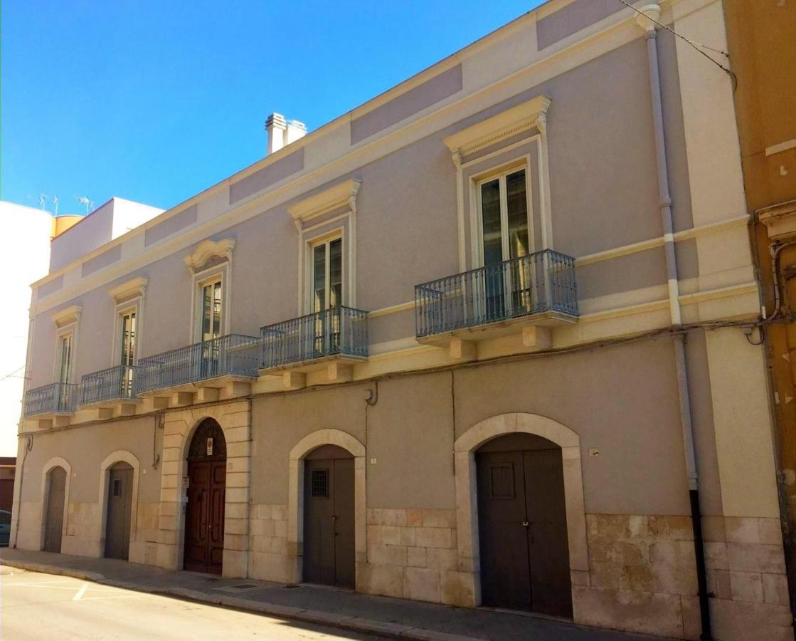 Palazzo Romanelli B&B ตรานิ ภายนอก รูปภาพ