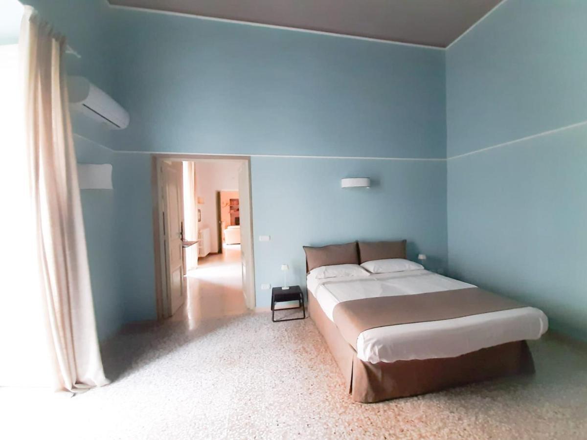 Palazzo Romanelli B&B ตรานิ ภายนอก รูปภาพ