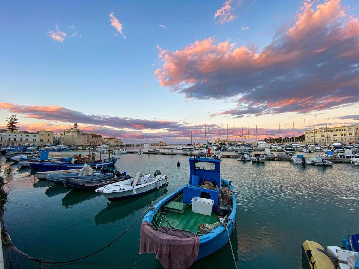 Palazzo Romanelli B&B ตรานิ ภายนอก รูปภาพ