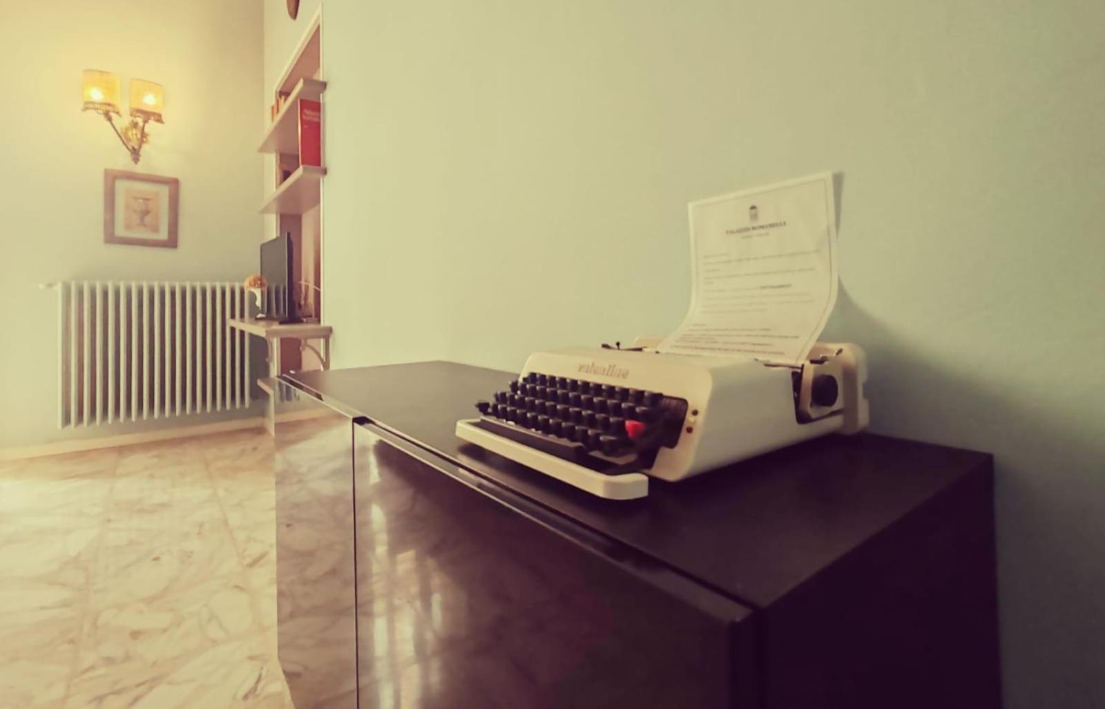 Palazzo Romanelli B&B ตรานิ ภายนอก รูปภาพ
